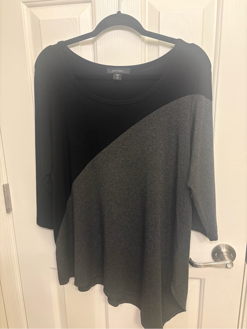 1X- Karen Kane Black and Gray Diagonal Colorblock Tunic
